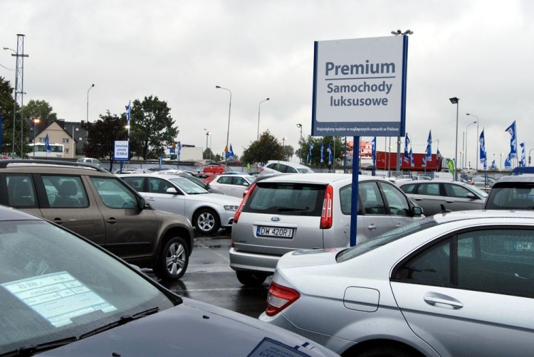 W Bielanach chcą sprzedawać nawet 300 aut używanych miesięcznie, Bartosz Senderek